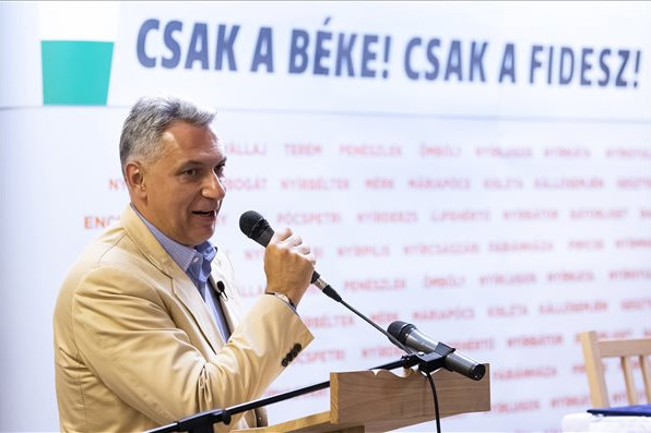 Lázár János: Aki Magyarországon bármilyen formában támogatja a háborút, az nem az ország érdekeit szolgálja