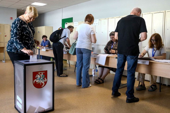 Fotó: AFP/Petras Malukas Litvániában megkezdődött az elnökválasztás második fordulója