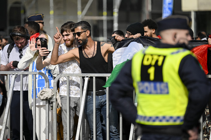 Fotó: AFP/TT News Agency/TT/Johan Nilsson Koránt égettek Svédországban