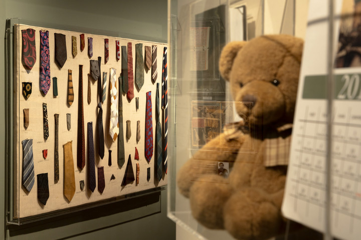 Lázár Ervin nyakkendő-gyűjteménye a Petőfi Irodalmi Múzeumban