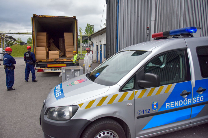 Elképesztő mennyiségű kábítószer-alapanyagot semmisített meg a rendőrség + VIDEÓ