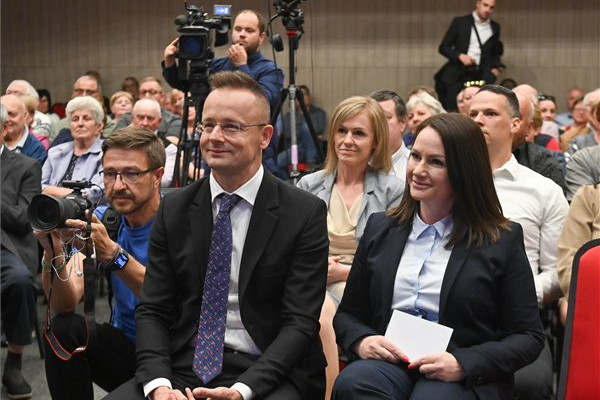 Fotó: MTI/Bruzák Noémi Szijjártó Péter: Az EP jobboldali fordulata és Donald Trump újraválasztása esélyt kínál a háború lezárására