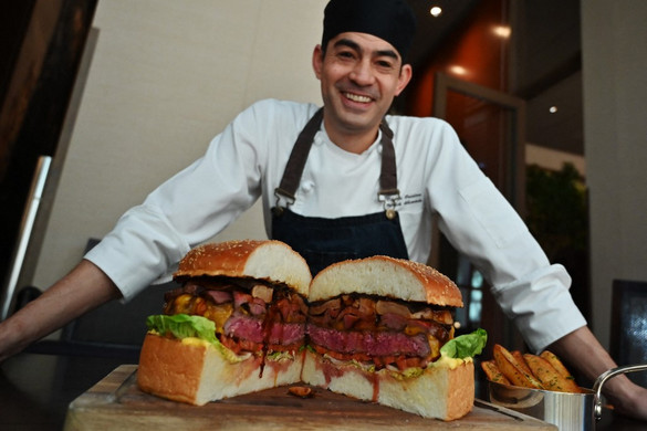 Mázsás hamburger készül Lajosmizsén