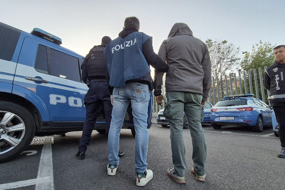 Török terrorlegényekre csaptak le az olaszok