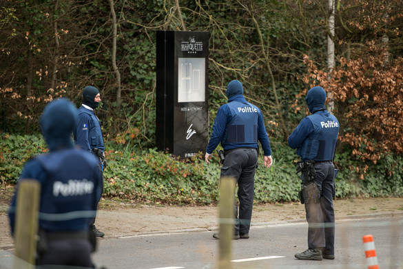 Tíz tinédzser erőszakolt meg egy kislányt Belgiumban