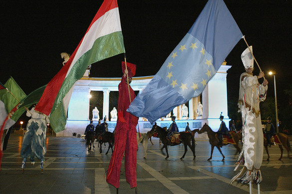 Így zsarolta meg Magyarországot az EU a csatlakozás előtt