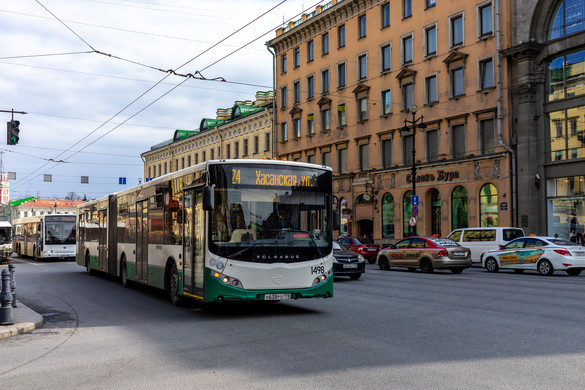 Emberekkel teli busz zuhant egy folyóba Szentpéterváron + VIDEÓ