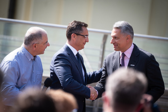 A szavazáson való részvételre buzdított Lázár János