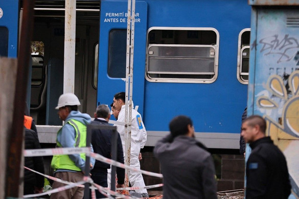 Több tucatnyian sérültek meg a városközpontban történt vonatbalesetben