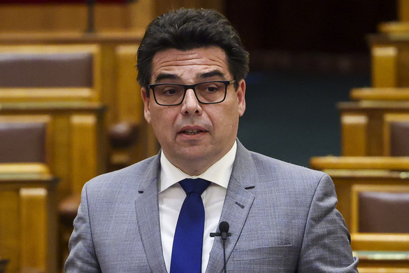 „Ameddig nem adjuk be a derekunkat, és nem támogatjuk a háborút, addig minden eszközt bevetnek Magyarország ellen ”