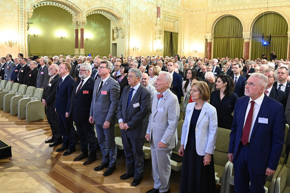 Akadémiai elismeréseket adott át Freund Tamás