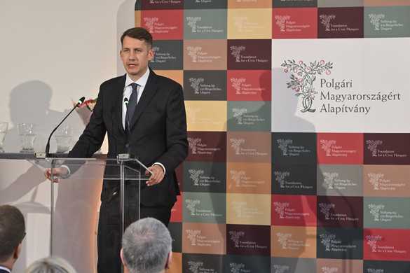 A VMSZ és a Fidesz támogatására kérte a vajdasági magyarokat Pásztor Bálint