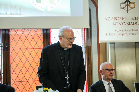 A hit átadása nem influenszerkedés