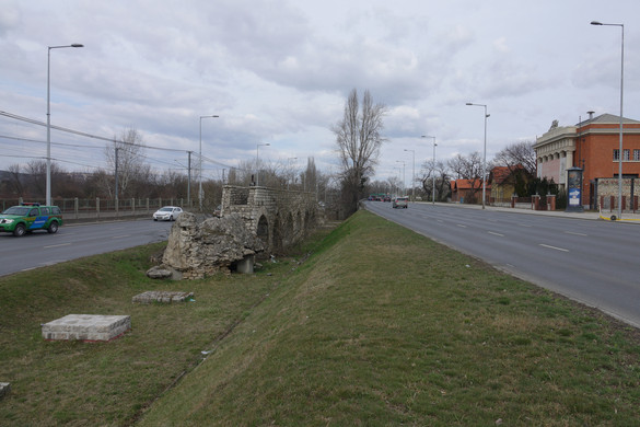 Hármas karambol miatt lezárták a Szentendrei utat