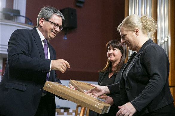 Jövő decemberig 579 ezer notebookot kapnak a diákok és pedagógusok