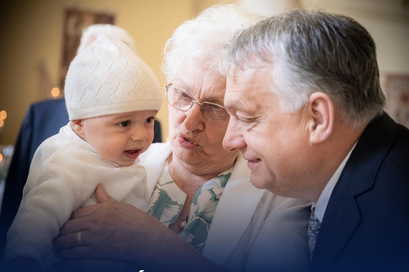 Orbán Viktor: Isten éltesse az édesanyákat!