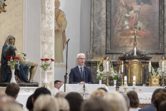 Soltész Miklós: Fontos, hogy az iskolák és a templomok utat mutassanak
