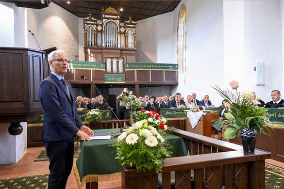 Soltész Miklós: A bábeli zűrzavarra a kereszténység a válasz