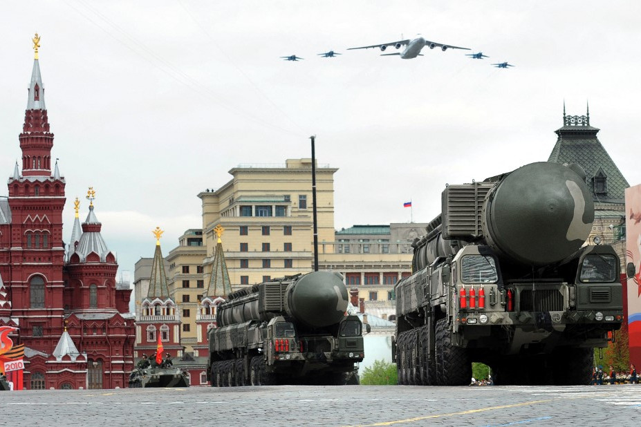 Győzelmi parádé az orosz fővárosban. A levegőben lévő eszköz is képes elvinni az ellenséghez a világvégét