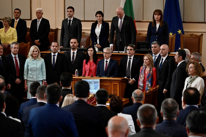 Fotó: AFP/Nikolay Doychinov Megválasztották a bolgár parlament elnökét