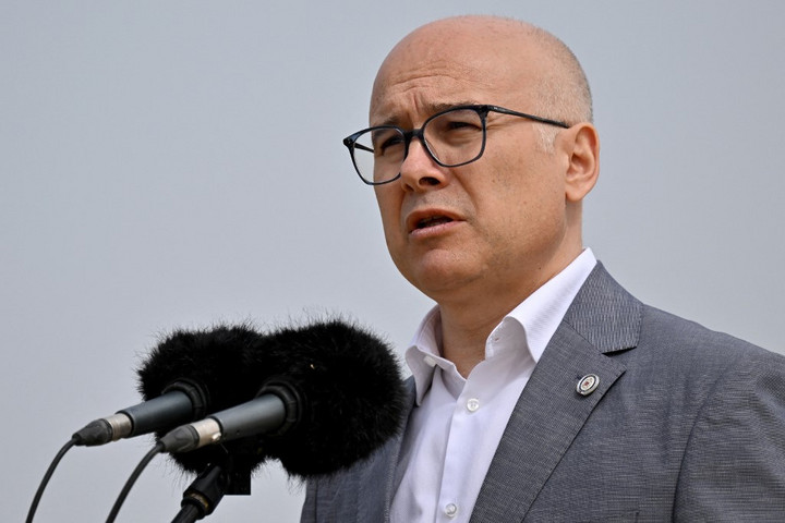 Fotó: AFP/Andrej Isakovic A jogszabályok szigorítását jelentette be a szerb oktatási miniszter a tanárverések miatt