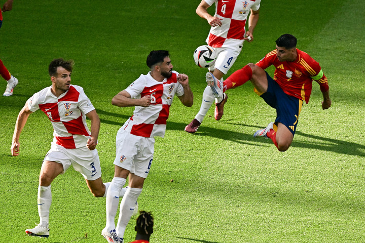 Háromgólos győzelmet arattak a spanyolok a horvátok ellen