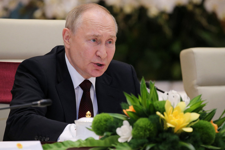 Putyin részt vesz a BRICS jubileumi parlamenti fórumán Szentpéterváron