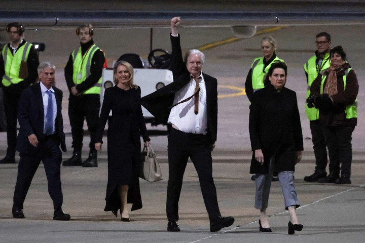 Assange az élete megmentéséért hálálkodik
