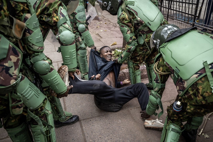Fotó: AFP/Luis Tato Mit keresett Barack Obama féltestvére a kenyai véres tüntetésen?