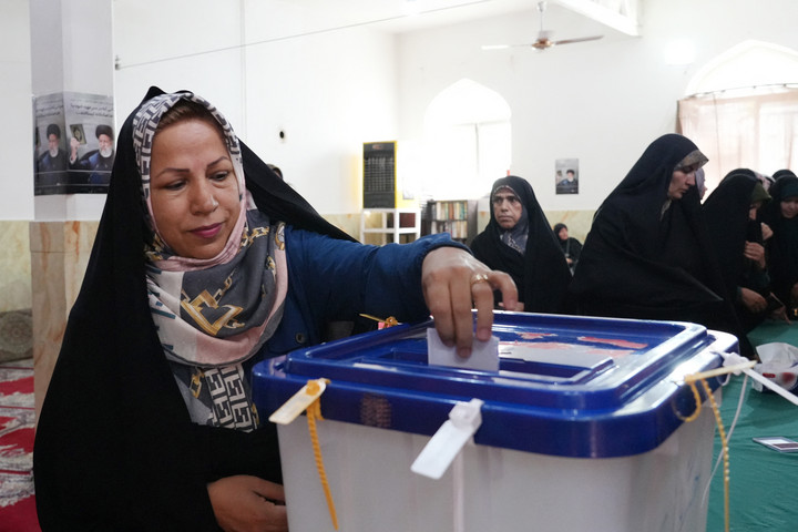 Ali Hamenei szerint a vártnál alacsonyabb volt a részvétel
