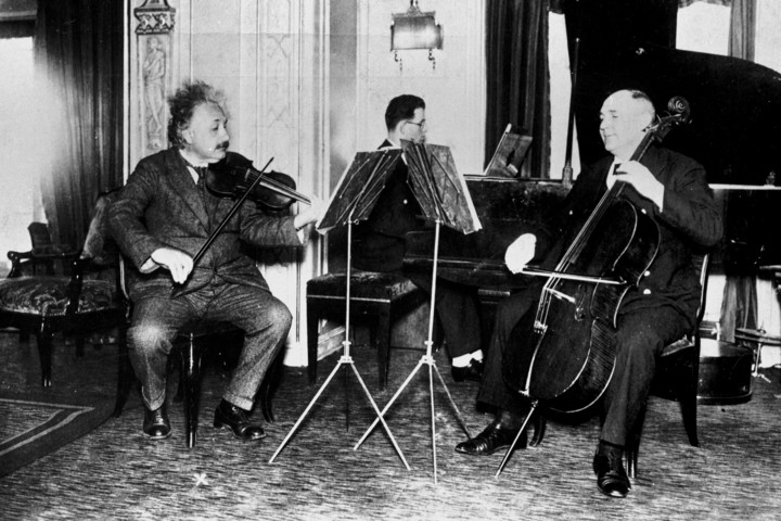 Fotó: AFP/Roger-Viollet/© Collection Roger-Viollet Einstein, a relatív családapa