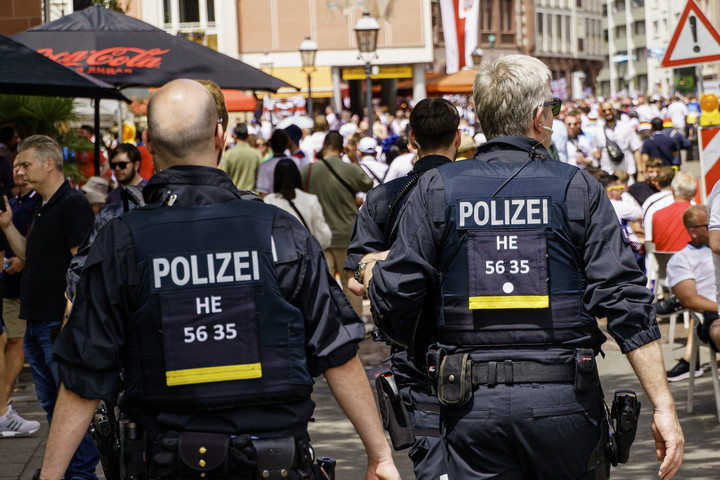 Fotó: AFP/dpa Picture-Alliance/dpa/Andreas Arnold Fejbe lőttek egy 27 éves férfit a frankfurti pályaudvaron