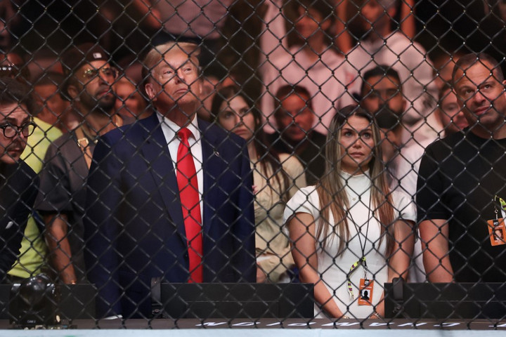 Donald Trump közvetlen közelről nézte végig a kivégzést