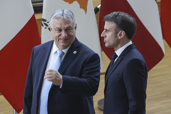 Macron francia elnökkel tárgyal szerdán Orbán Viktor