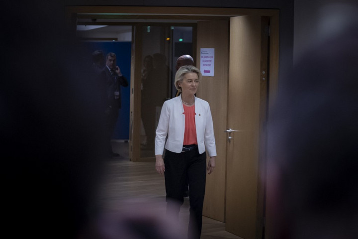 Fotó: AFP/NurPhoto/Nicolas Economou Az olasz jobboldal még nem döntött Ursula von der Leyen támogatásáról