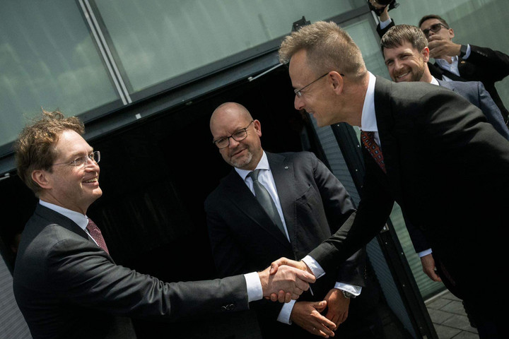 Fotó: Facebook/Szijjártó Péter Hazánk legnagyobb kapacitású autógyára jön létre