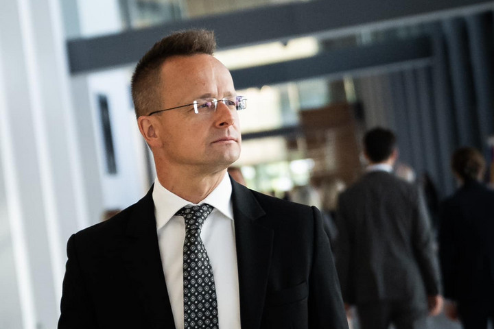 Fotó: Facebook/Szijjártó Péter Szijjártó Péter gratulált a magyarul kiválóan beszélő új holland gazdasági miniszternek