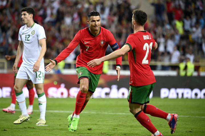 Fotó: AFP/Miguel Riopa CR7 duplázott, világrekordot döntött, és győzelemre segítette a portugál válogatottat
