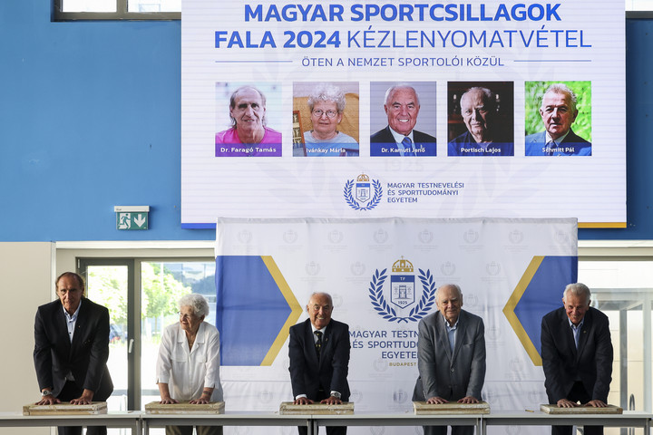 Fotó: MTI/Hegedüs Róbert Öt kézlenyomat a Sportcsillagok Falán