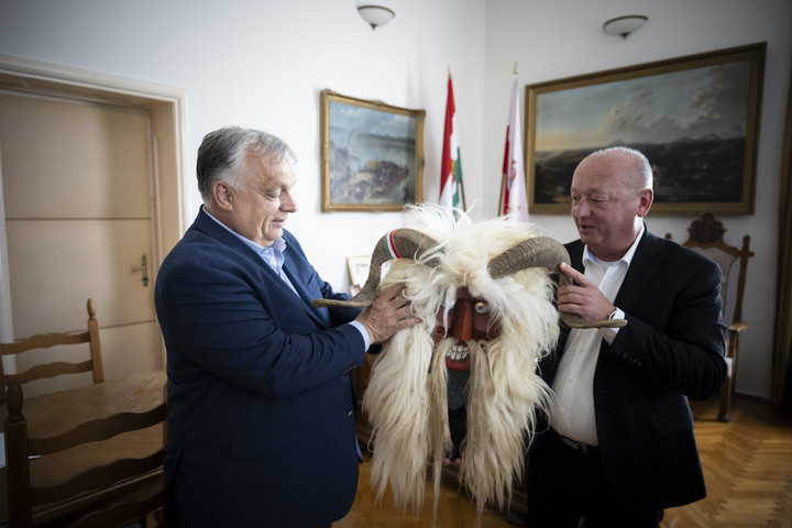 Fotó: MTI/Miniszterelnöki Sajtóiroda/Benko Vivien Cher Orbán Viktor: Akkora békepárti győzelmet aratunk, hogy abba Brüsszel is beleremeg