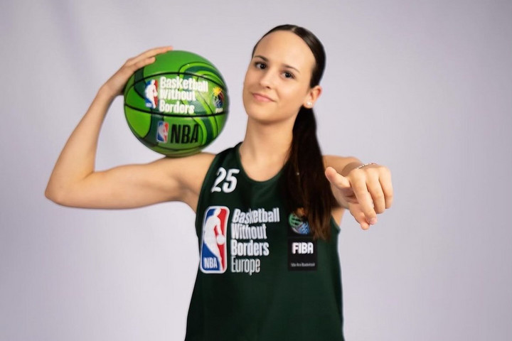 Drahos Leila pattogtatott a FIBA és az NBA közös táborában