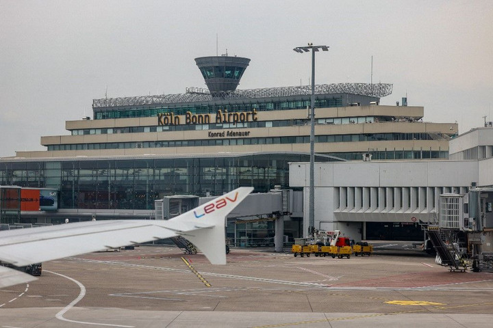 Nem akarta elvámoltatni a hamis eurókötegeket, lebukott