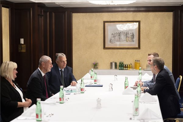 Orbán Viktor: Visszavesszük intézményeinket + VIDEÓ
