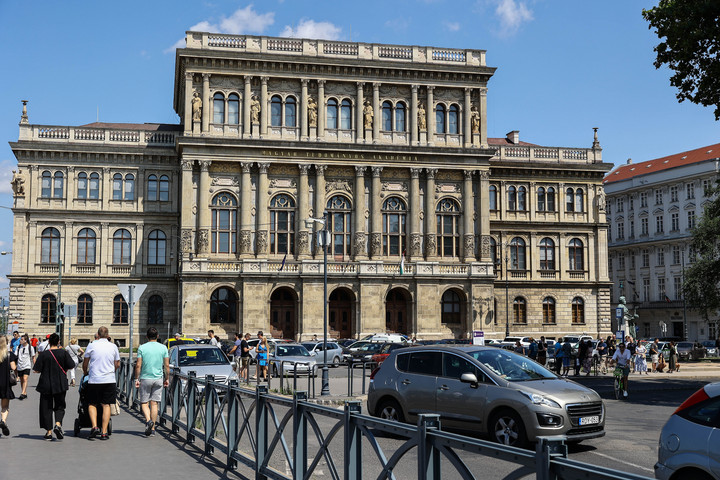 Február végéig lehet pályázni az MTA Lendület Programjára