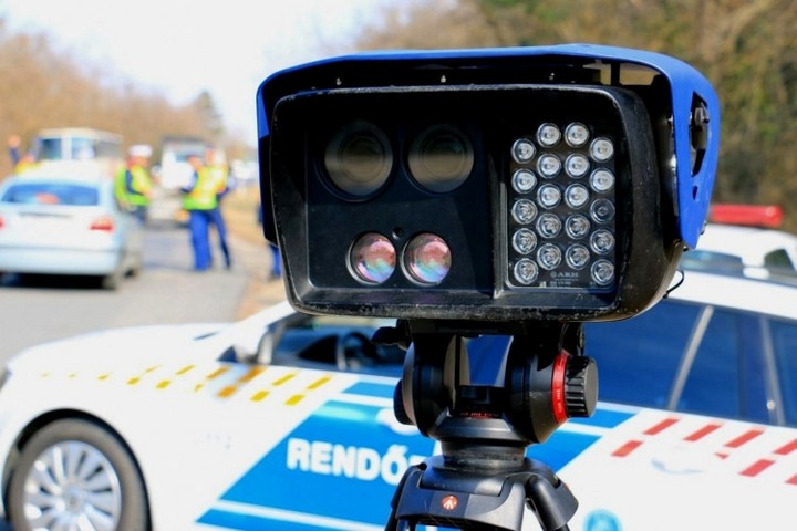 Fotó: police.hu Száguldás, Porsche, szerelem