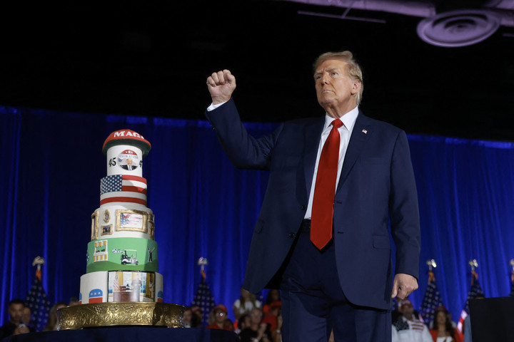 Floridai választási gyűlésen ünnepelte a 78. születésnapját Donald Trump