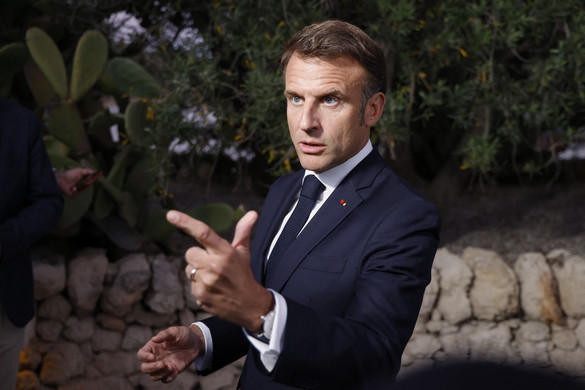 Macron „egyértelmű” támogatást ígér Ukrajnának