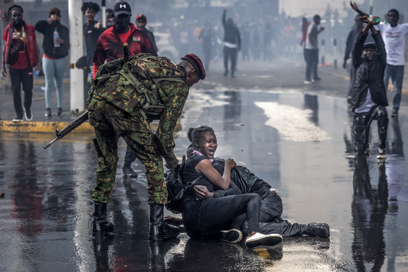 Lángokban a kenyai parlament, sok a halott