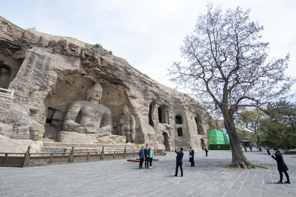 Stopperórák mérik az időt egy kínai turistalátványosság vécéjében