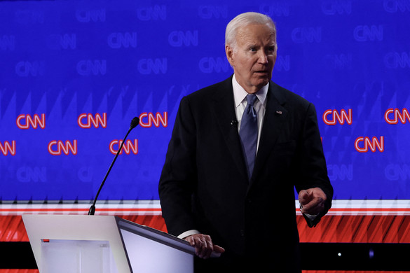 Biden érthetetlenül motyog a migrációról + VIDEÓ